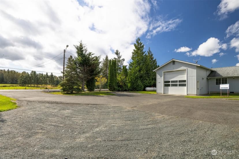Property photo for 858 E Smith Road, Bellingham photo 11
