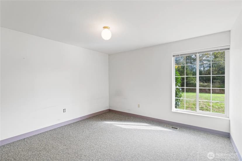 Property photo for 858 E Smith Road, Bellingham photo 31