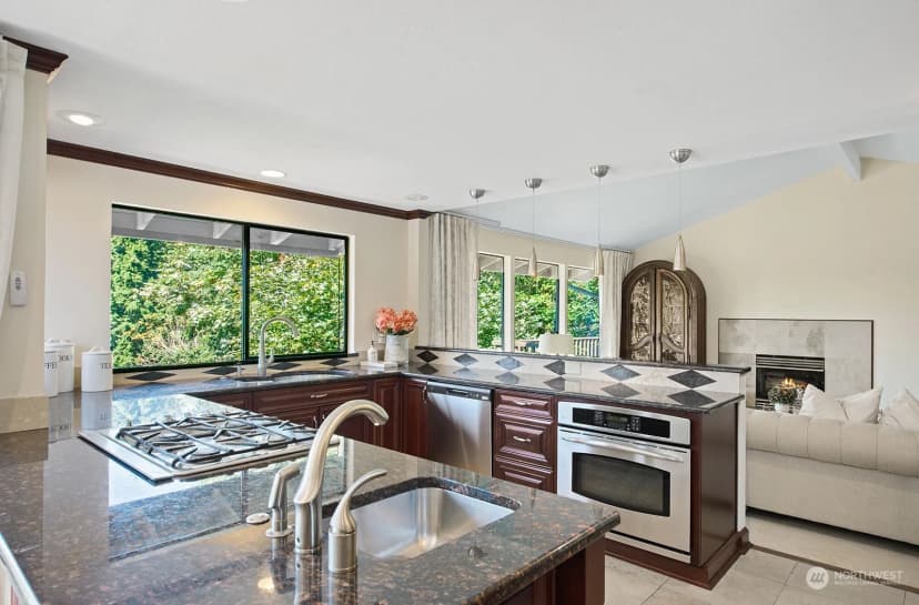 Property photo for 4825 88th Avenue Se, Mercer Island photo 3