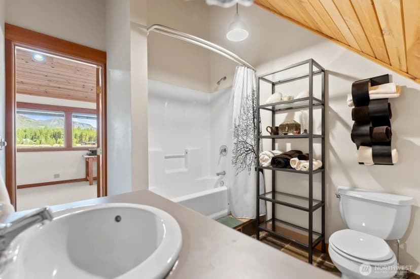 Property photo for 28 Cottonwood Drive, Winthrop photo 24