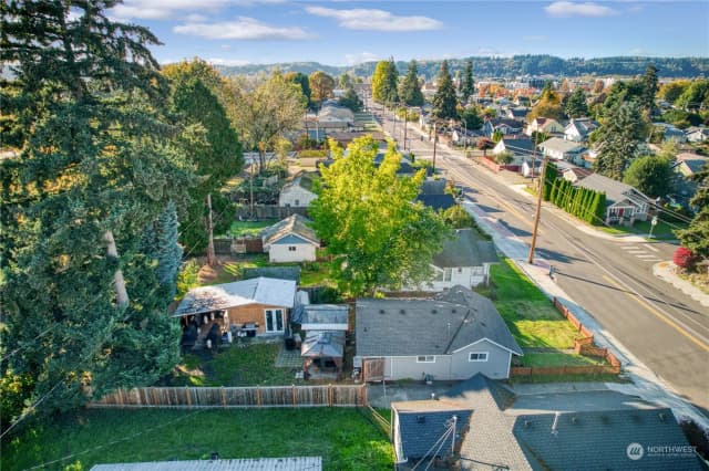 Property photo for 706 4th Street Se, Auburn photo 2