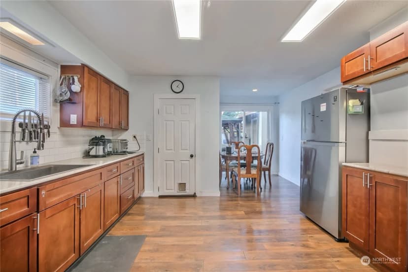 Property photo for 706 4th Street Se, Auburn photo 10