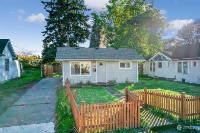 Property photo for 706 4th Street Se, Auburn photo 4