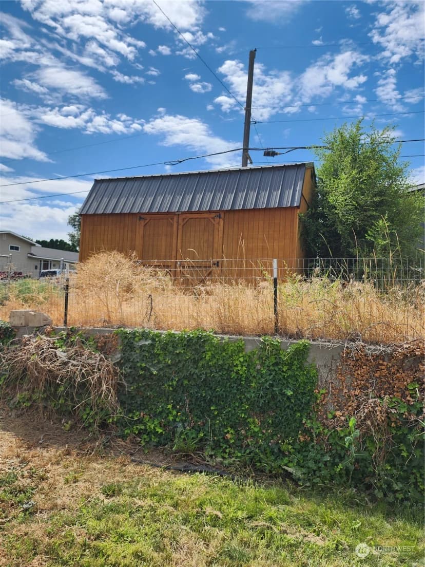 Property photo for 315 E 7th, Warden photo 7