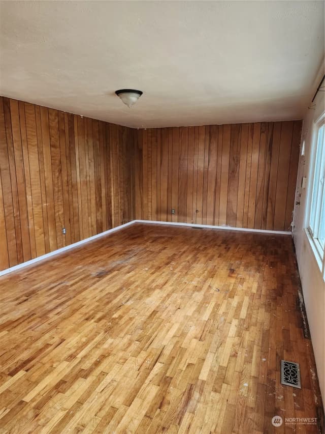 Property photo for 315 E 7th, Warden photo 5