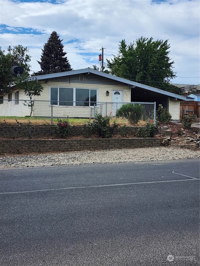 Property photo for 315 E 7th, Warden photo 3