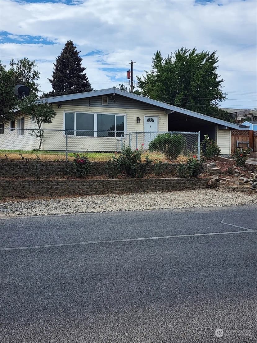 Property photo for 315 E 7th, Warden photo 3
