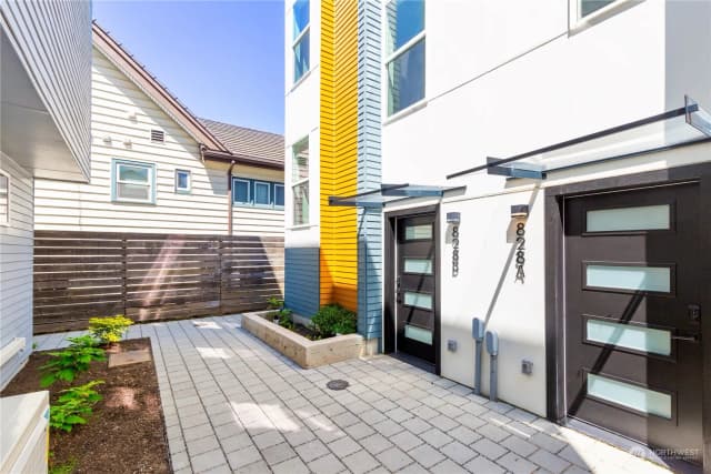 Property photo for 828 Nw 56th Street #b, Seattle photo 2