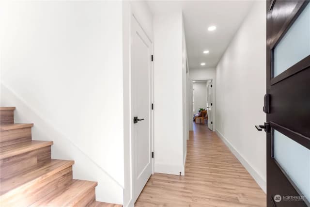 Property photo for 828 Nw 56th Street #b, Seattle photo 3
