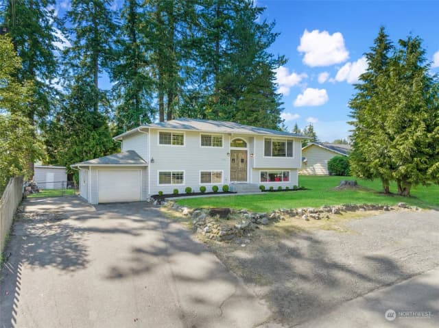 Property photo for 16612 62nd Avenue W, Lynnwood photo 2