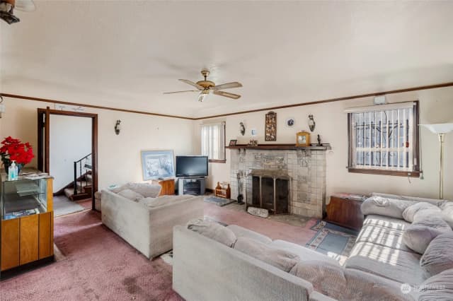 Property photo for 324 25th Avenue S, Seattle photo 4