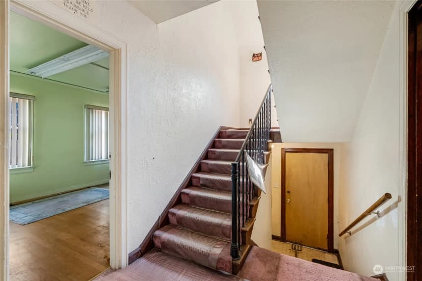 Property photo for 324 25th Avenue S, Seattle photo 5