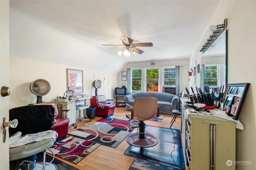 Property photo for 324 25th Avenue S, Seattle photo 6