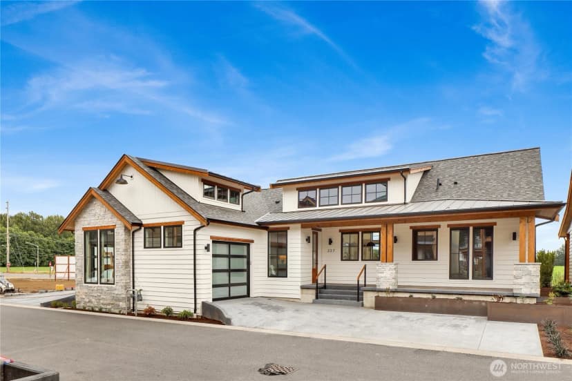 Property photo for 225 Skipping Stone Loop, Lynden