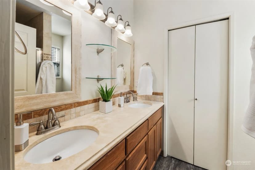 Property photo for 2307 Se 8th Drive, Renton photo 24