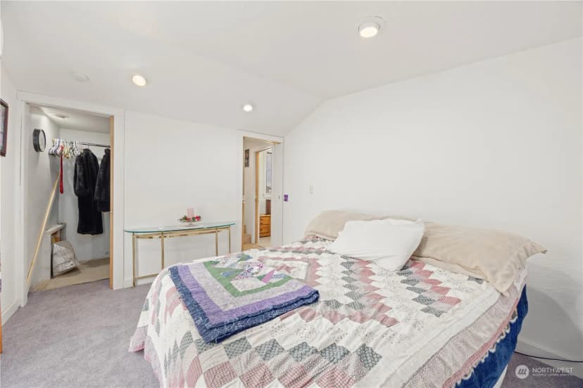 Property photo for 110 S Mansfield Boulevard, Mansfield photo 23