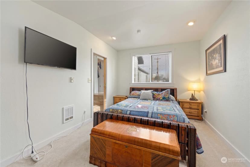 Property photo for 110 S Mansfield Boulevard, Mansfield photo 25