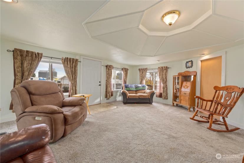 Property photo for 110 S Mansfield Boulevard, Mansfield photo 11
