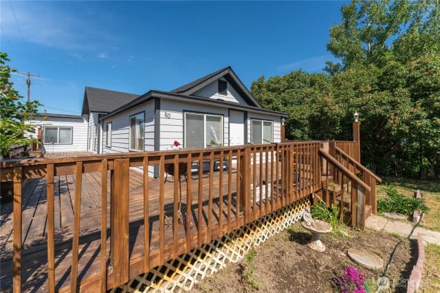 Property photo for 110 S Mansfield Boulevard, Mansfield photo 3