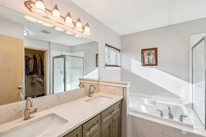 Property photo for 3821 Ne 14th Place, Renton photo 11