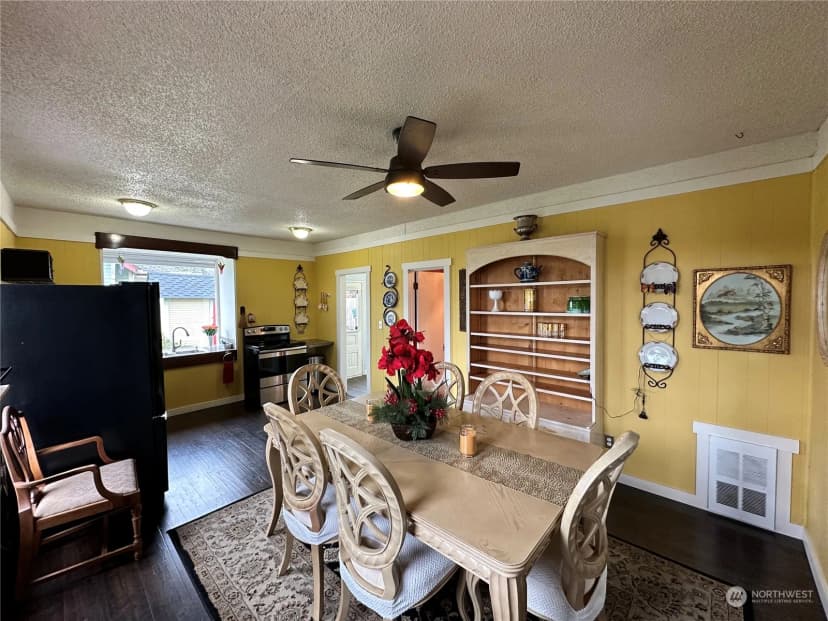 Property photo for 834 E 4th Street, Port Angeles photo 15