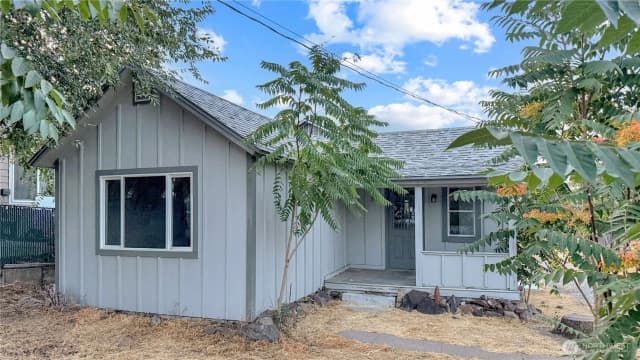 Property photo for 38 Viewdale Street, Wenatchee photo 2