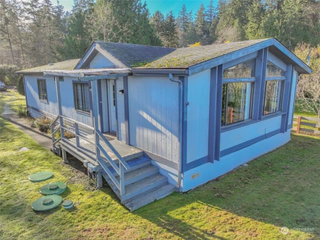 Property photo for 8552 Ne Gordon Drive, Bainbridge Island photo 2