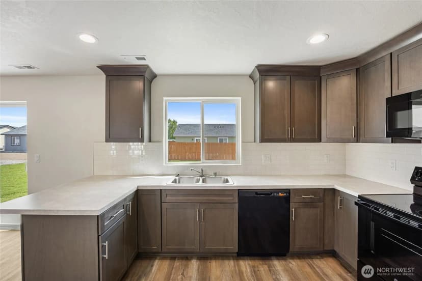 Property photo for 208 Rattray Drive, Mattawa photo 20