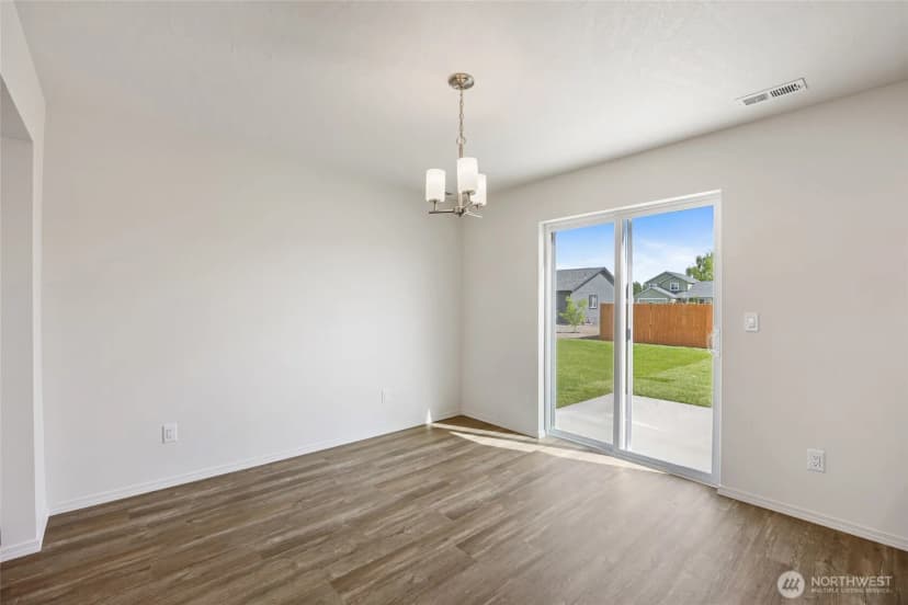Property photo for 208 Rattray Drive, Mattawa photo 17