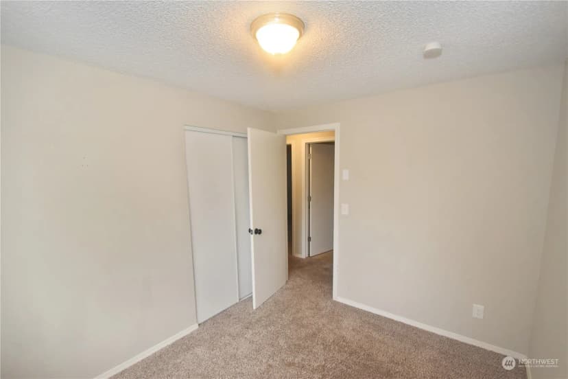 Property photo for 600 Salal Street, Oak Harbor photo 9