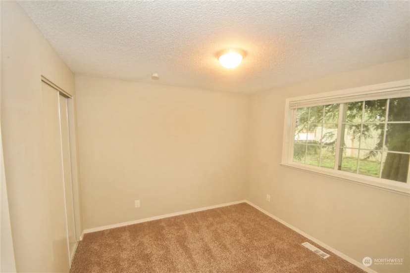 Property photo for 600 Salal Street, Oak Harbor photo 10