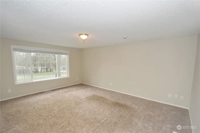 Property photo for 600 Salal Street, Oak Harbor photo 3