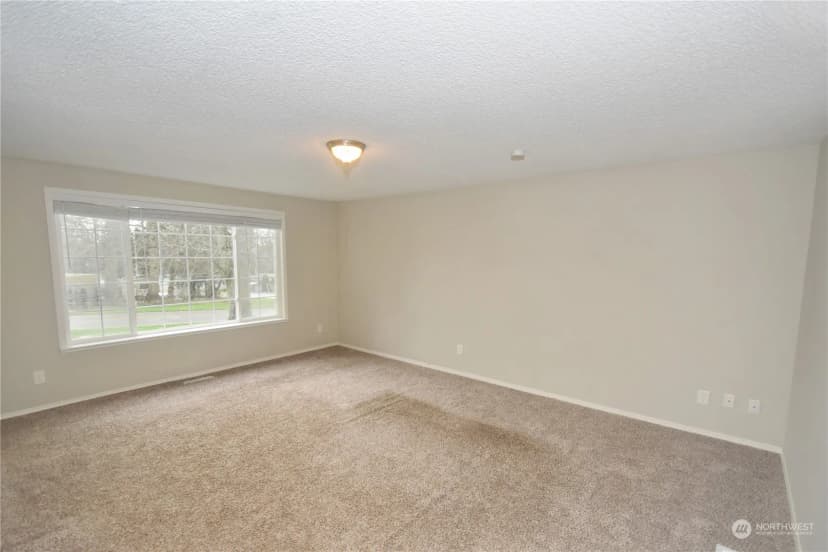 Property photo for 600 Salal Street, Oak Harbor photo 3