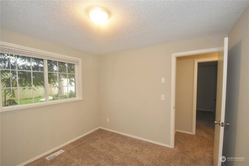 Property photo for 600 Salal Street, Oak Harbor photo 11
