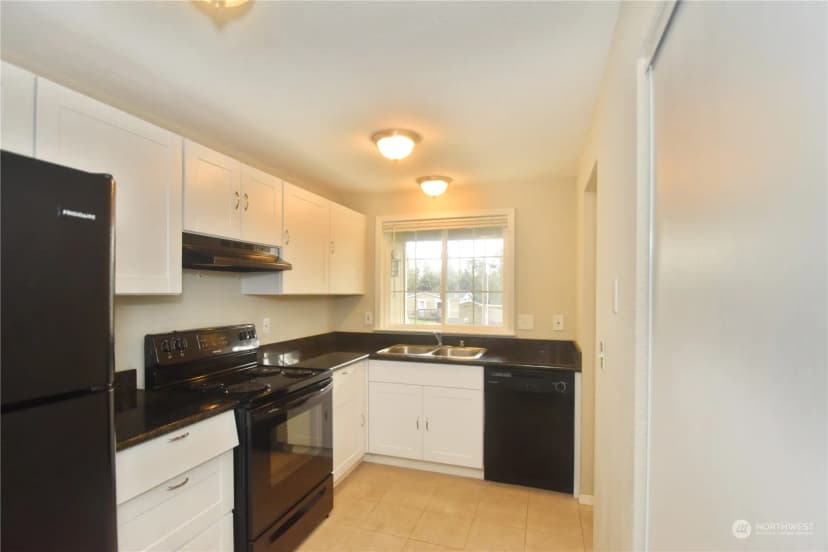 Property photo for 600 Salal Street, Oak Harbor photo 7
