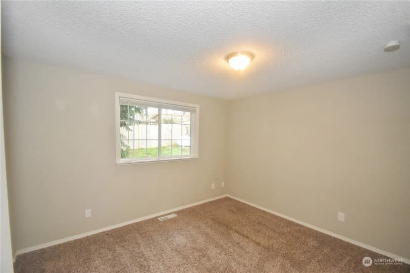 Property photo for 600 Salal Street, Oak Harbor photo 14