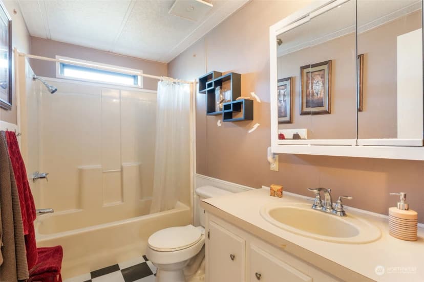 Property photo for 1304 145th Place, Long Beach photo 11