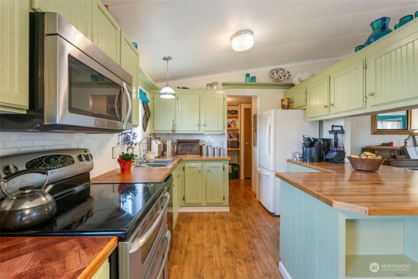 Property photo for 1304 145th Place, Long Beach photo 8