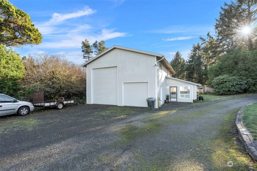 Property photo for 1304 145th Place, Long Beach photo 33