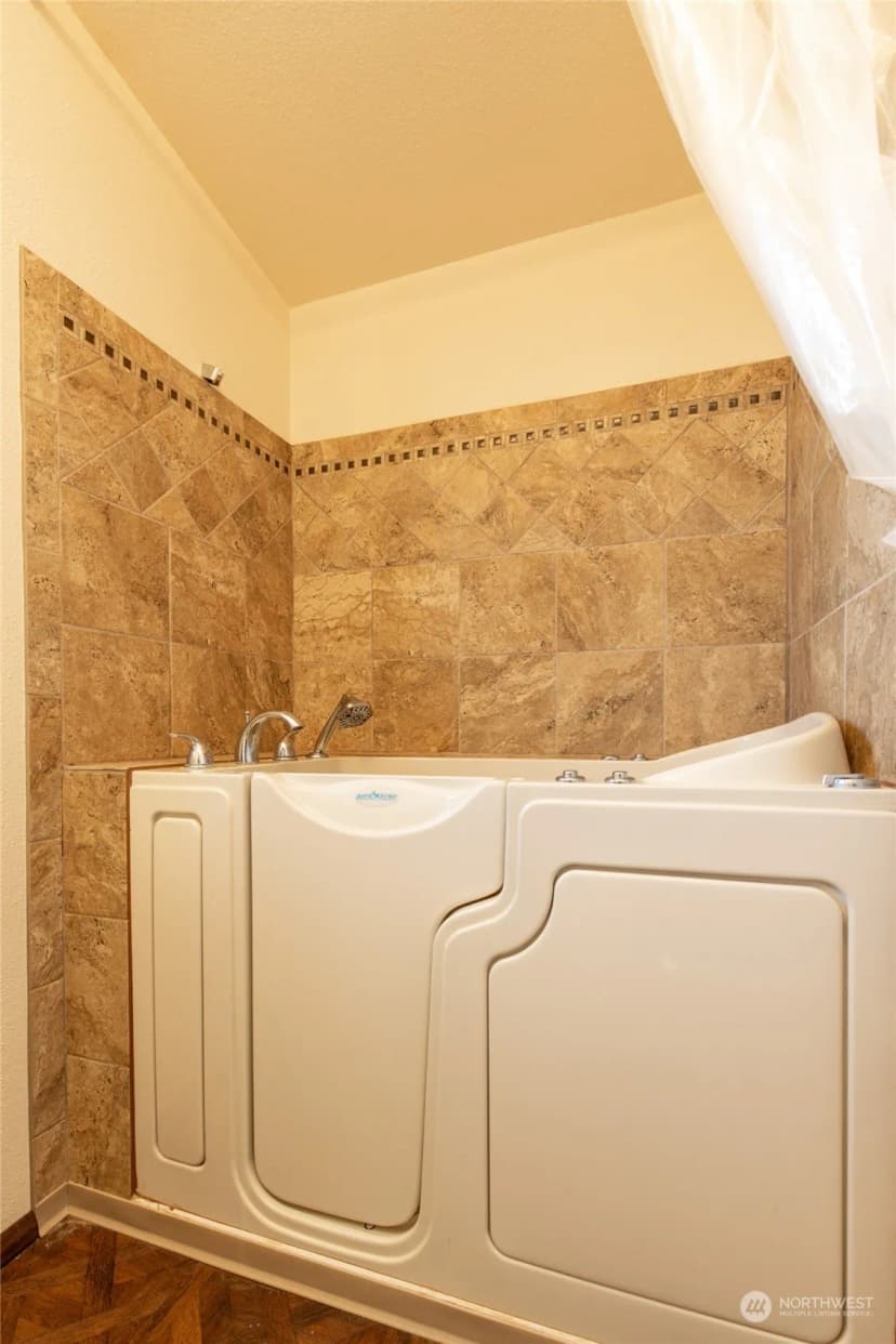 Property photo for 126 Lincoln Avenue, Electric City photo 28