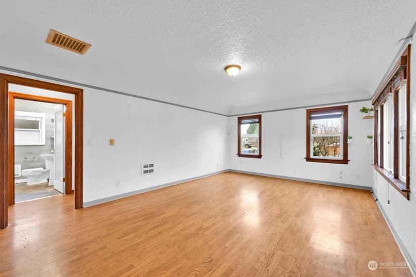 Property photo for 1706 E Pioneer Way, Puyallup photo 6