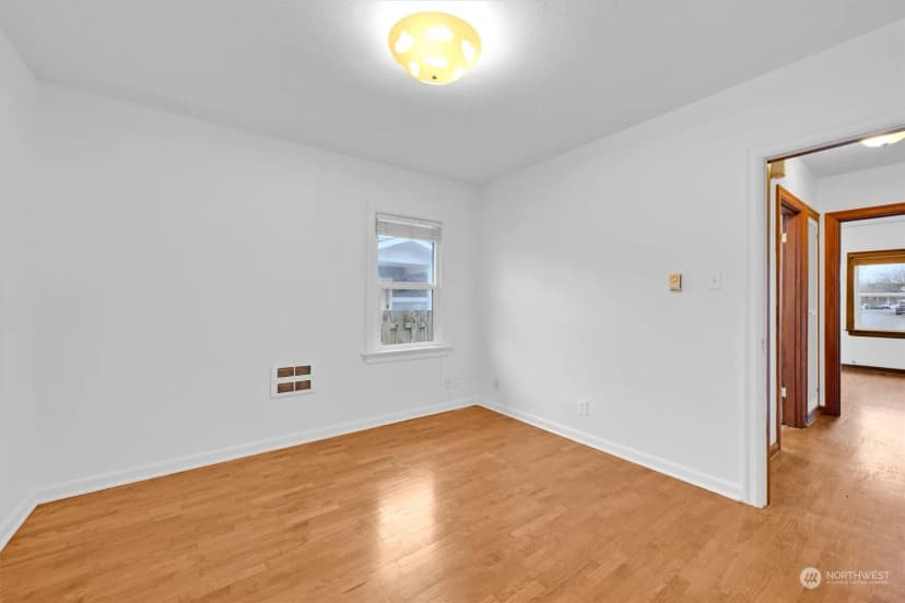 Property photo for 1706 E Pioneer Way, Puyallup photo 14