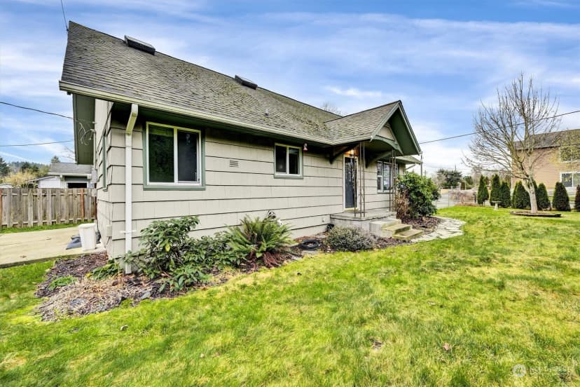 Property photo for 1706 E Pioneer Way, Puyallup photo 2