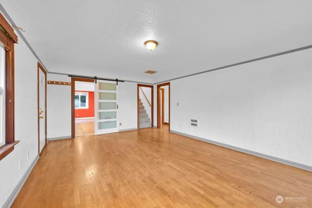 Property photo for 1706 E Pioneer Way, Puyallup photo 3