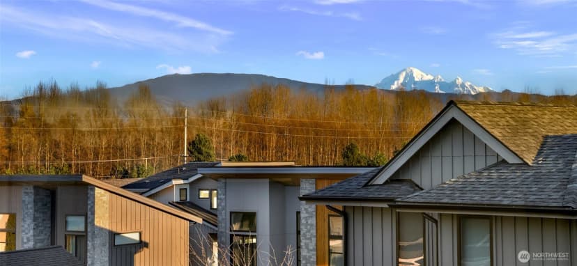 Property photo for 104 Riverwalk Drive, Lynden photo 2