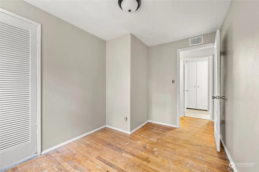 Property photo for 12624 Glenwood Avenue Sw, Lakewood photo 13