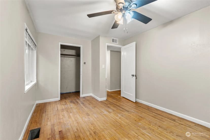Property photo for 12624 Glenwood Avenue Sw, Lakewood photo 16