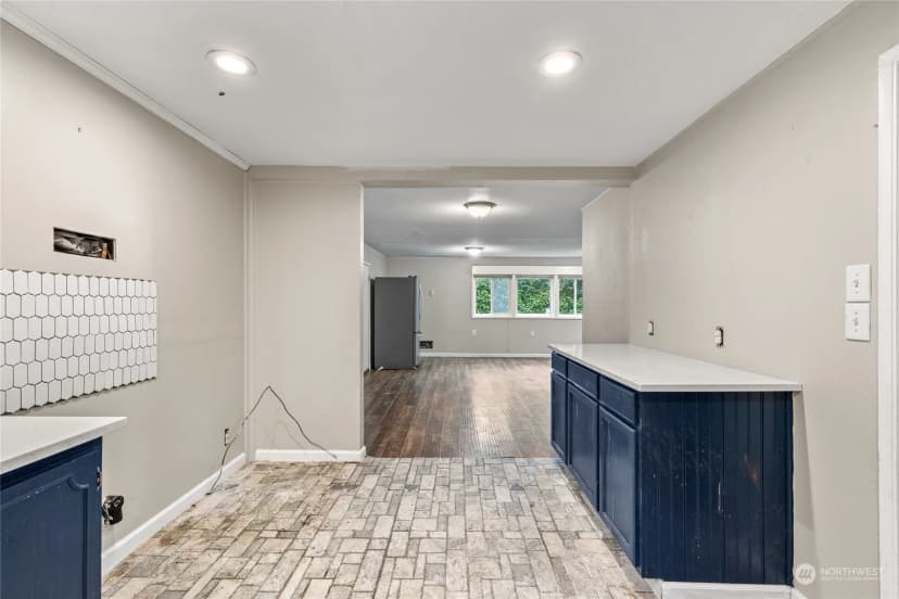 Property photo for 12624 Glenwood Avenue Sw, Lakewood photo 11