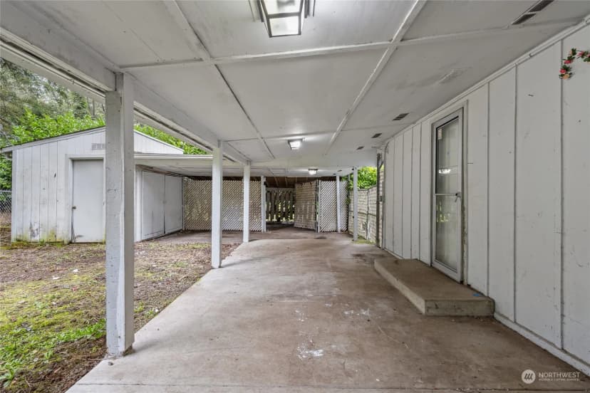 Property photo for 12624 Glenwood Avenue Sw, Lakewood photo 24