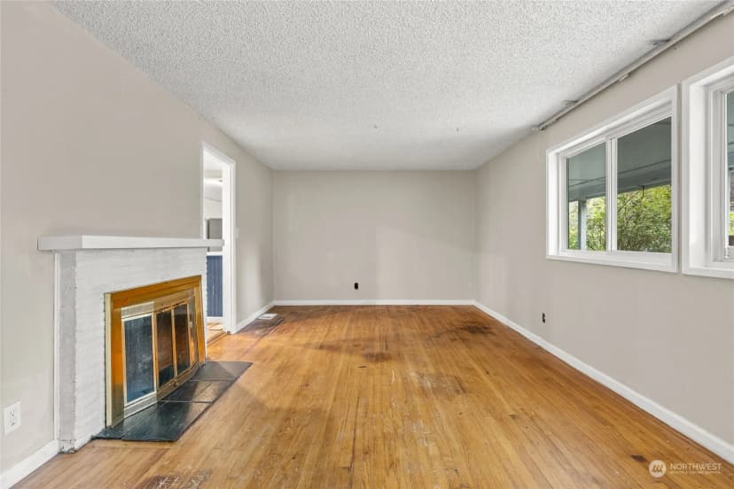 Property photo for 12624 Glenwood Avenue Sw, Lakewood photo 7